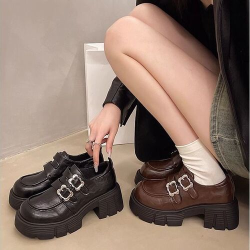 Loafers with a low-profile platform, suitable for heightening and adding a versatile, stylish touch. Features a classic British style, designed for women. New arrival for 2024, perfect for spring and autumn.