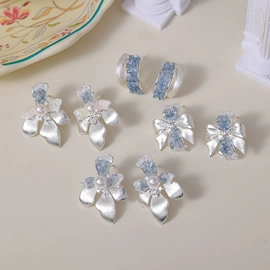 耳钉;项链;耳环