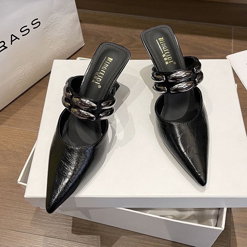 2026 nuevo estilo de moda de punta punta de cabeza media zapatillas de mujer de verano versátil tacones delgados zapatillas de tacones altos un cinturón