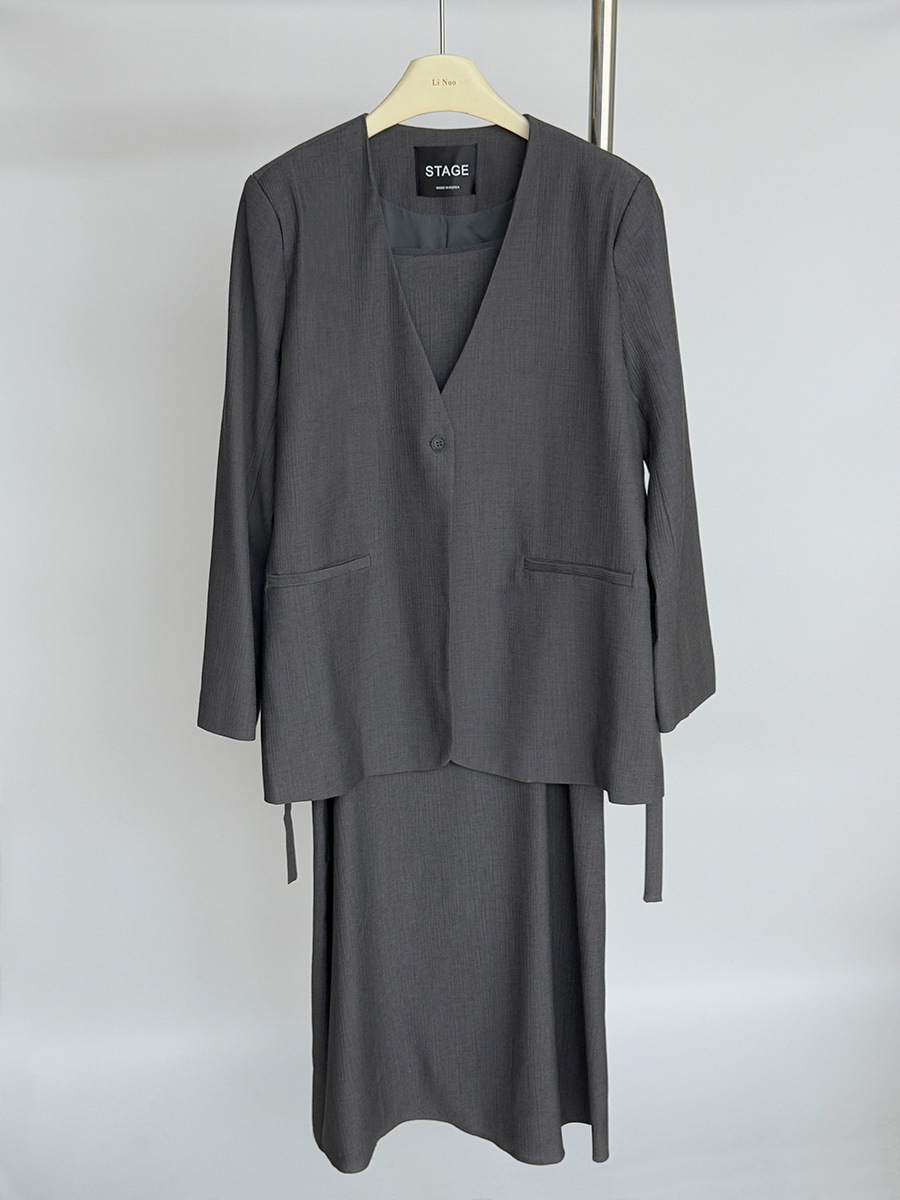 黎諾の早春の新型のスーツのコートのサスペンダーのスカートの2つのセットの女性の2025韓国版の灰色のファッションの気質のスーツ