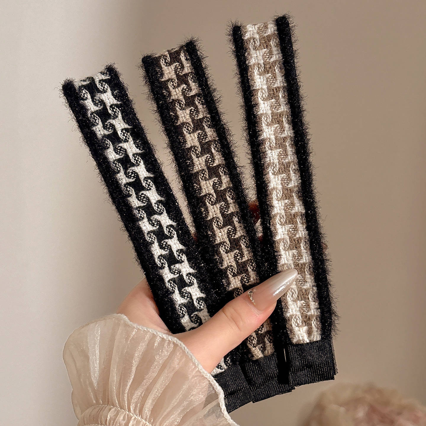 Retro bordado de punto velcro cinta de cabello 2025 nuevo niño acabado de cabello artefacto dulce pegatinas de frange al por mayor