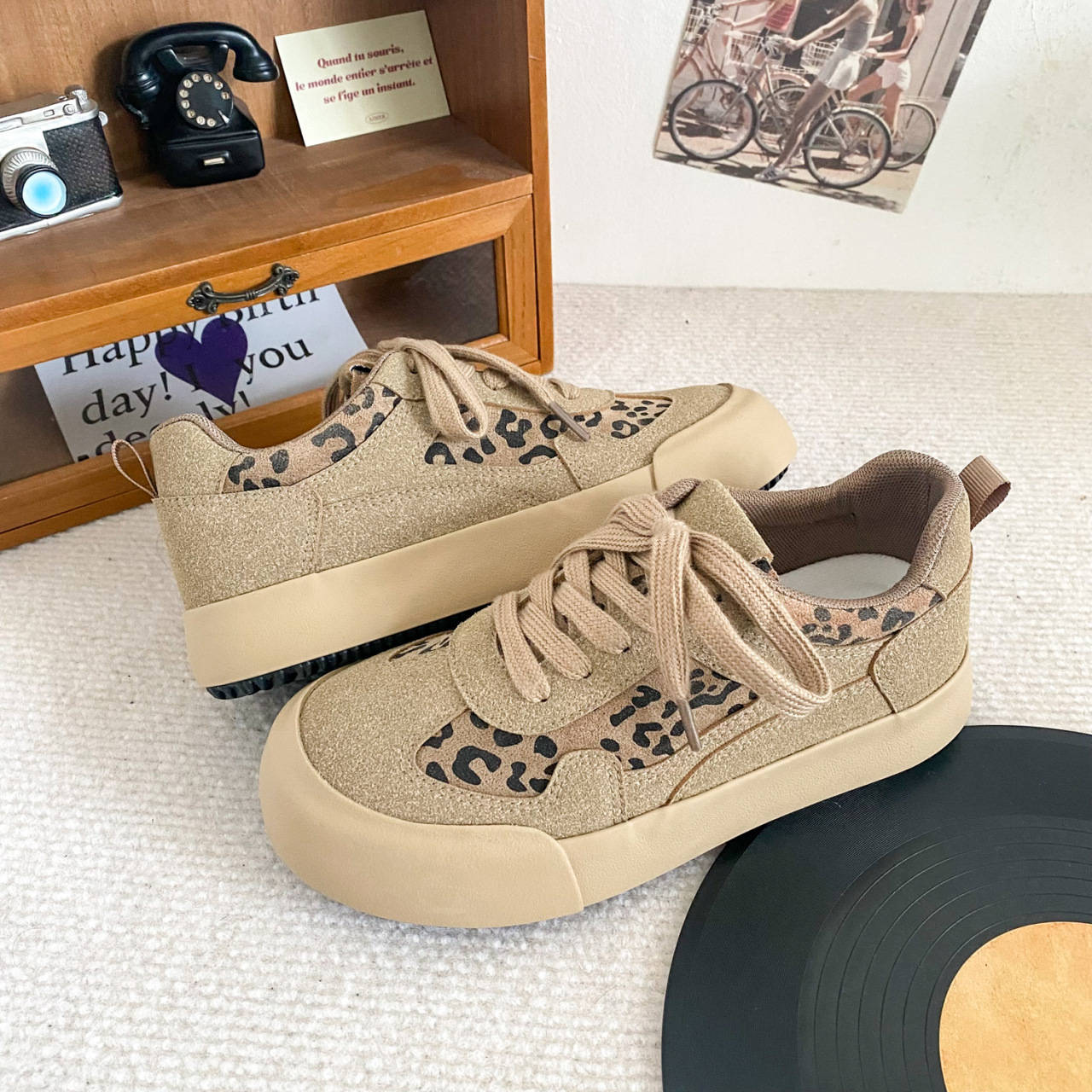 Mattes Leder-Leoparden-Print-Board für Damen im Herbst 2024, neues, dickbesohltes, höhenverstärkendes Freizeit-Sporttraining_voghion.com