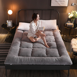 Wholesale lamb velvet mattress padded warm mattress 1.5 m1.8 m foldable soft cushion for student dormitory