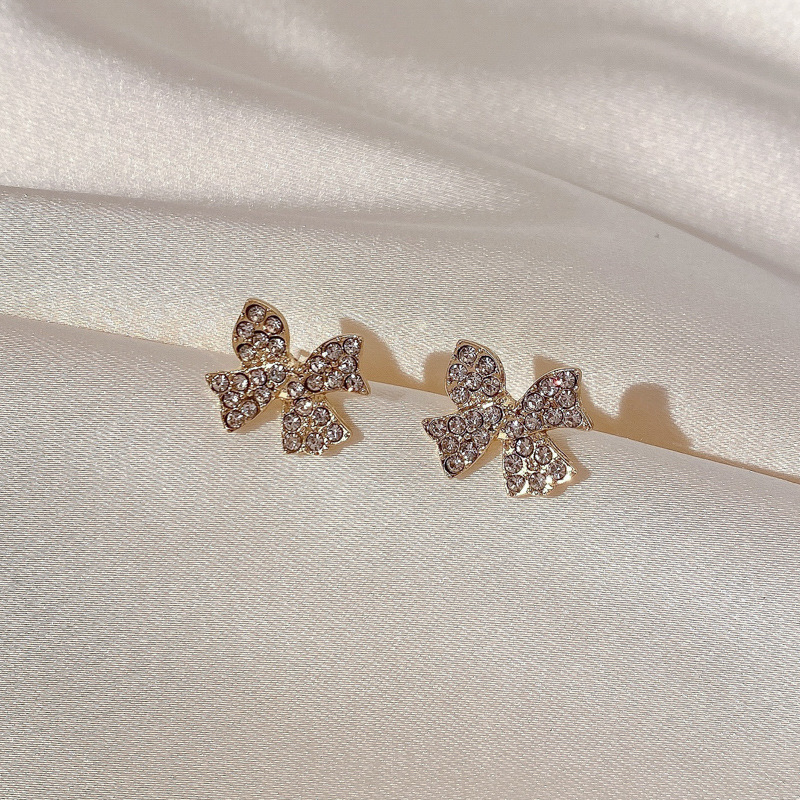 Pendientes de perlas, pendientes de estilo caliente, lujo ligero, pendientes simples de celebridades de Internet, accesorios de Yiwu, venta al por mayor