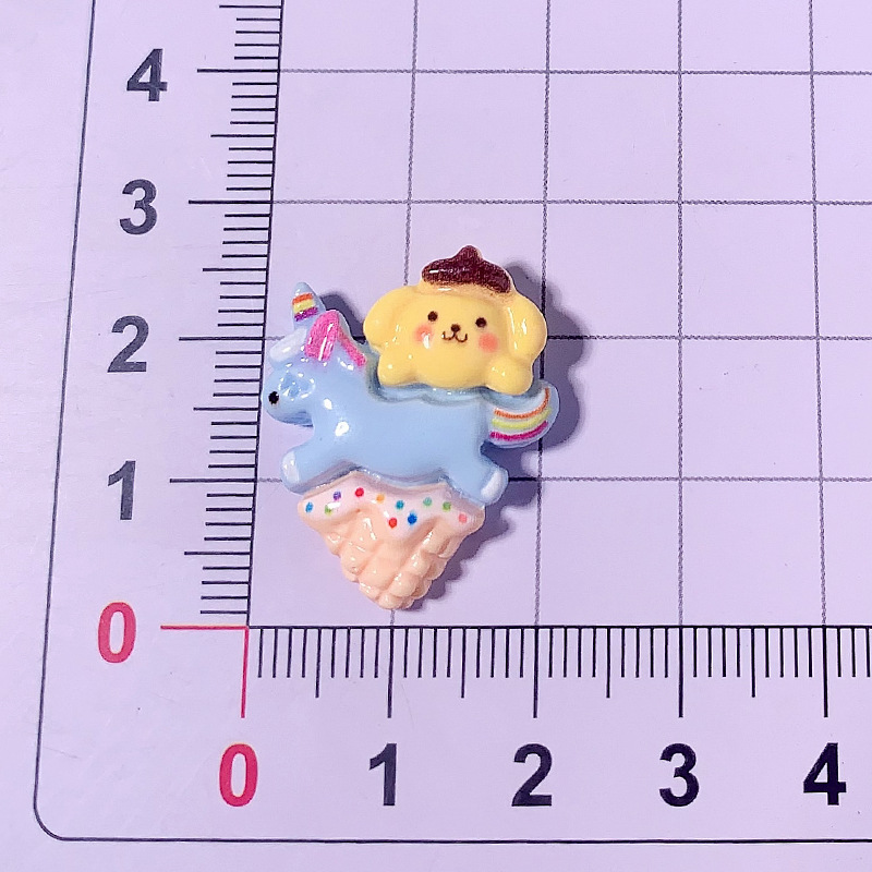 Nuevos dibujos animados Sanrio helado DIY accesorios de resina crema pegamento clip para el pelo caja de teléfono móvil botones de zapatos parches de juego