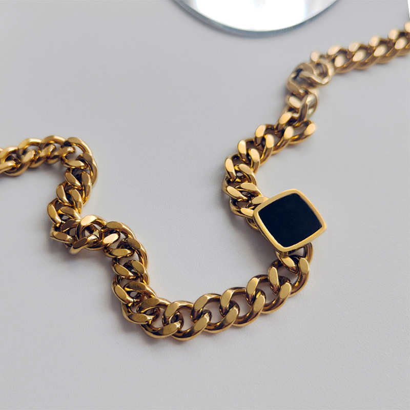 Style de créateur, personnalité exagérée, collier à chaîne épaisse en acier titane, bracelet à chaîne de clavicule carrée noire polyvalent de niche_voghion.com
