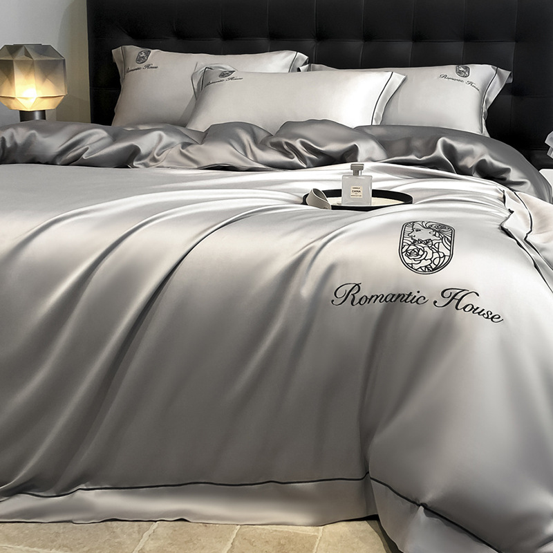 Cuatro piezas de seda de hielo de verano seda lisa cama cama de lujo ligera cama de lujo cama de tres piezas de verano