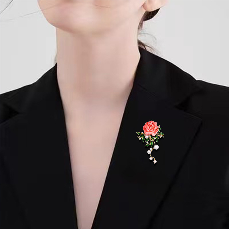 Pfingstrosenbrosche im chinesischen Stil für Damen, wunderschön und anmutig, Perlenblumenbrosche im Retro-Stil, Nischen- und High-End-Anzugaccessoires_voghion.com