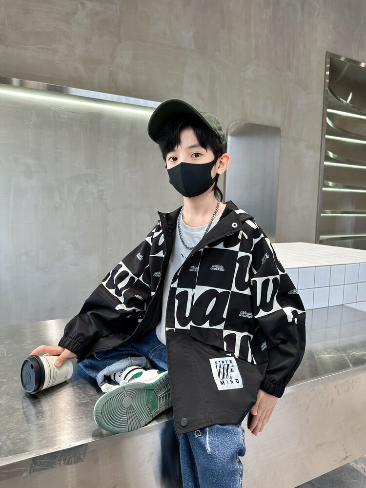 Boys' large plaid jacket 2023 Spring and Autumn new handsome hooded windbreaker, big children's explosive_voghion.com