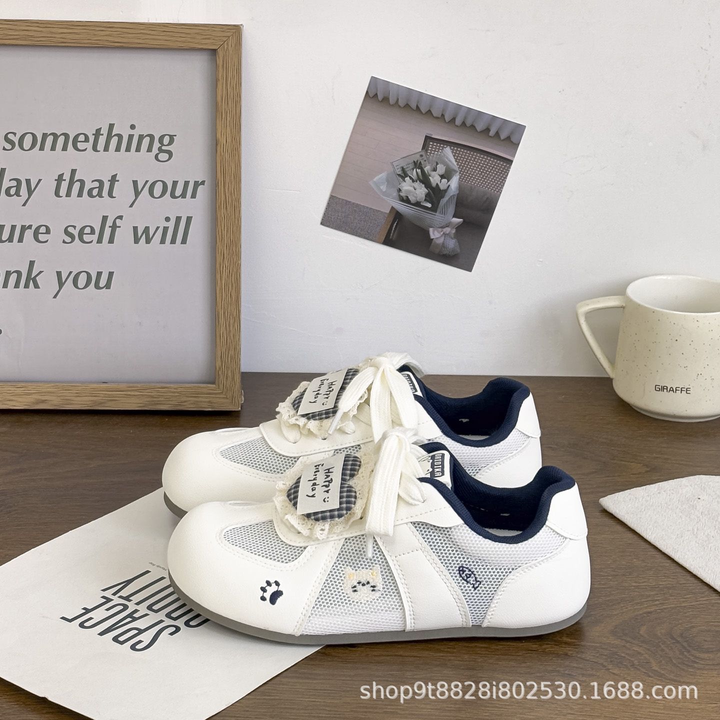 Hermoso bordado gato gato correa casual zapatos blancos para mujeres 2026 primavera nuevo estilo de alto valor versátil zapatos de entrenamiento de base plana