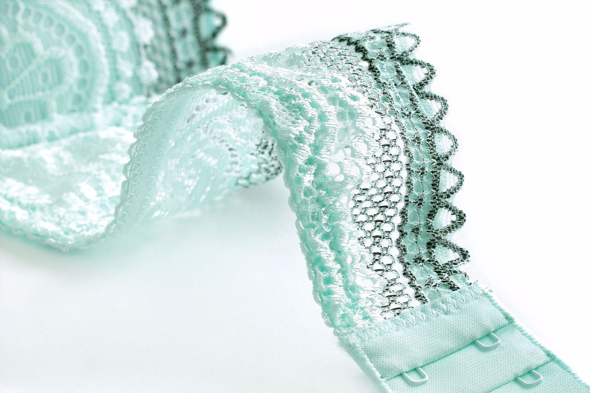 1725 Exquisite Lace Sexy Half Girl Underwear Top Thin Bottom Thick Cup Women's Gathering Bra Set_voghion.com