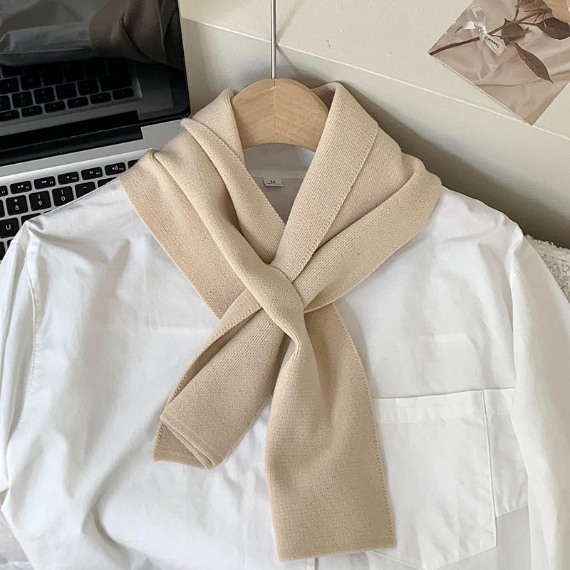 Sopa de punto de alta sensación de otoño y invierno nueva bufandas coreanas de color sólido decoración universal calentamiento del cuello cruzado