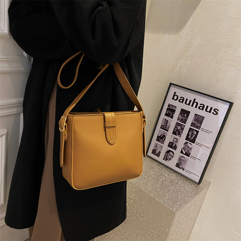 Versatile Women's Retro Bucket Bag Stylish Shoulder Handbag_voghion.com