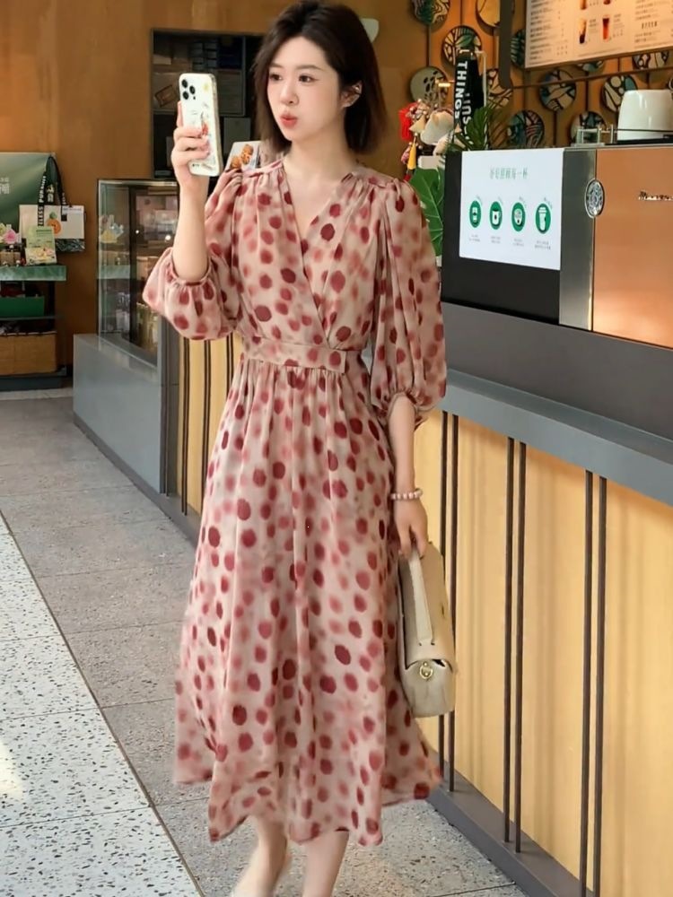 Đầm maxi nữ V cổ thắt eo chấm bi phong cách dịu dàng mùa hè 2026 — Đầm Red Wave Dot chi tiết 8