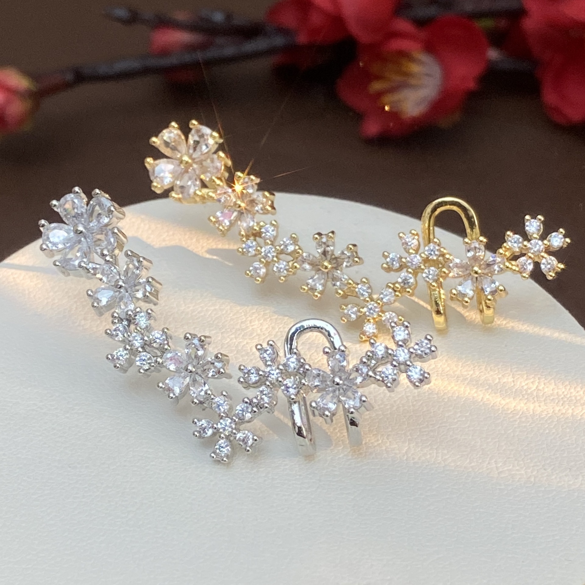 7g Weight Zircon Inlay Material Ear Cuffs Classification 1 Piece Quantity Holiday Occasion Copper Material Flower Pattern Spring&Summer Season Women's Gender Inlay Design Vacation, Classic Style Style 1 Piece Vacation Classic Style Flower Inlay Copper Zircon Ear Cuffs 18