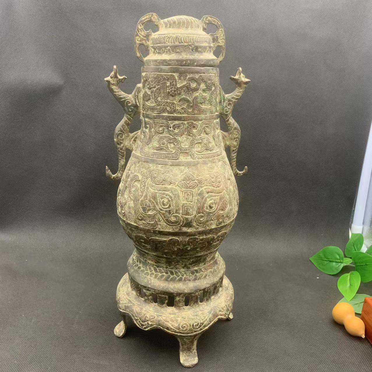 Wholesale of antiques and curios