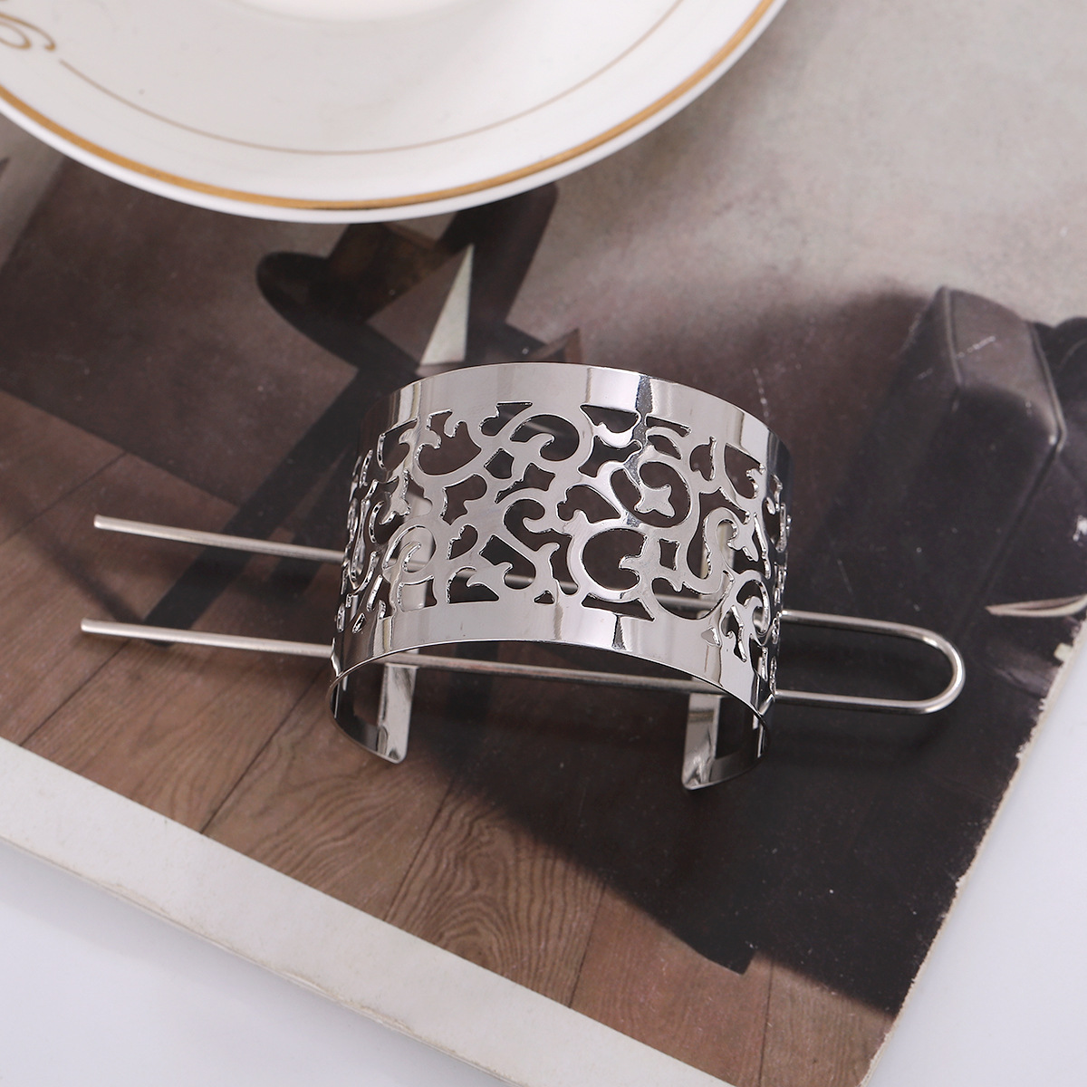 Estilo nacional hanfu tocado horquilla de metal de las mujeres al por mayor de Europa y América retro estilo antiguo hueco exquisito plato horquilla de Oro de las mujeres