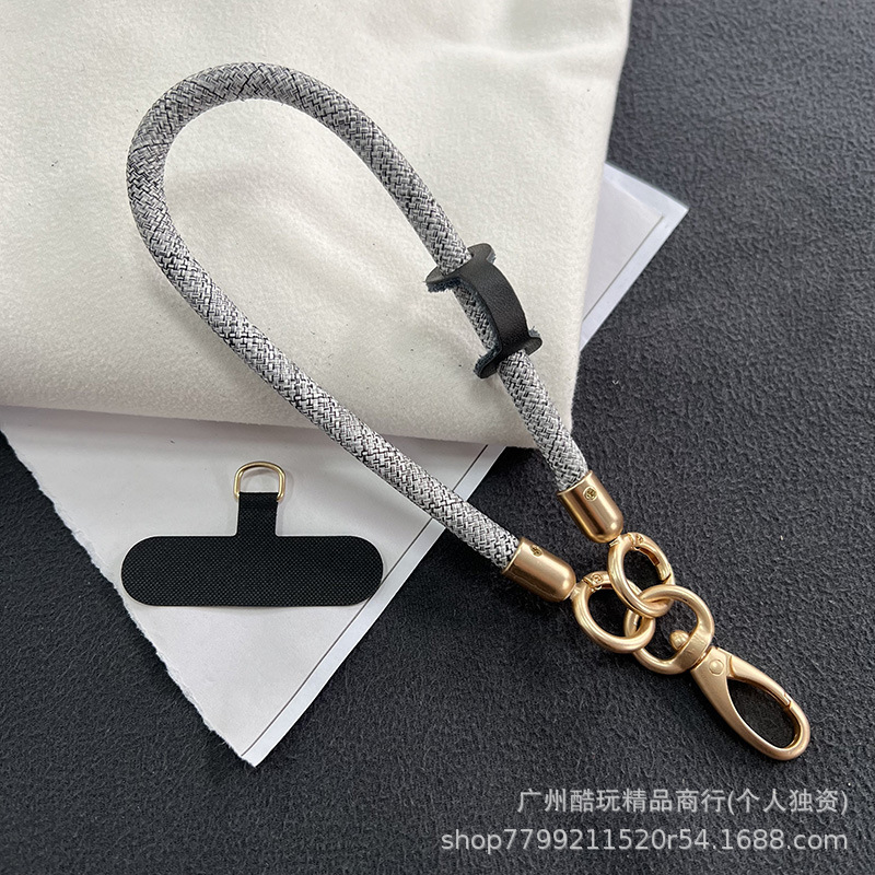 17 # 회색과 흰색의 가는 선