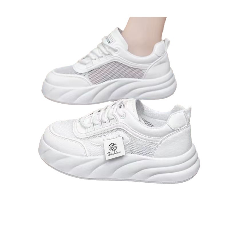Zapatos de malla transpirables de color blanco para mujeres 2024 nuevos zapatos de pan de verano con suela gruesa versátil alta zapatos de suela suave para mujeres