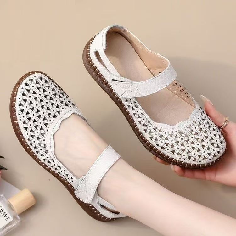 Sandalias de madre de fondo plano de verano, zapatos casuales de mediana edad y ancianos con agujeros de fondo suave transpirables, zapatos de playa de vejez antideslizantes huecos, mujeres