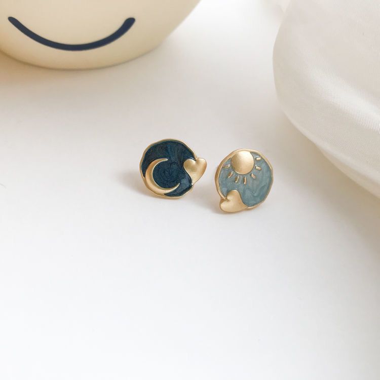 Sun Moon Asymmetric Earrings Women's Creative Starry Sky Universe Elegant Simple Earrings