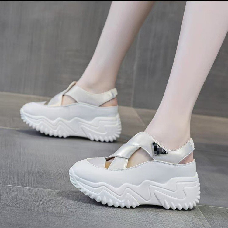 Baotou hueco sandalias de temperamento para mujeres versátiles suela gruesa 2026 verano nuevos zapatos de papá zapatos casuales de moda para mujeres transpirables