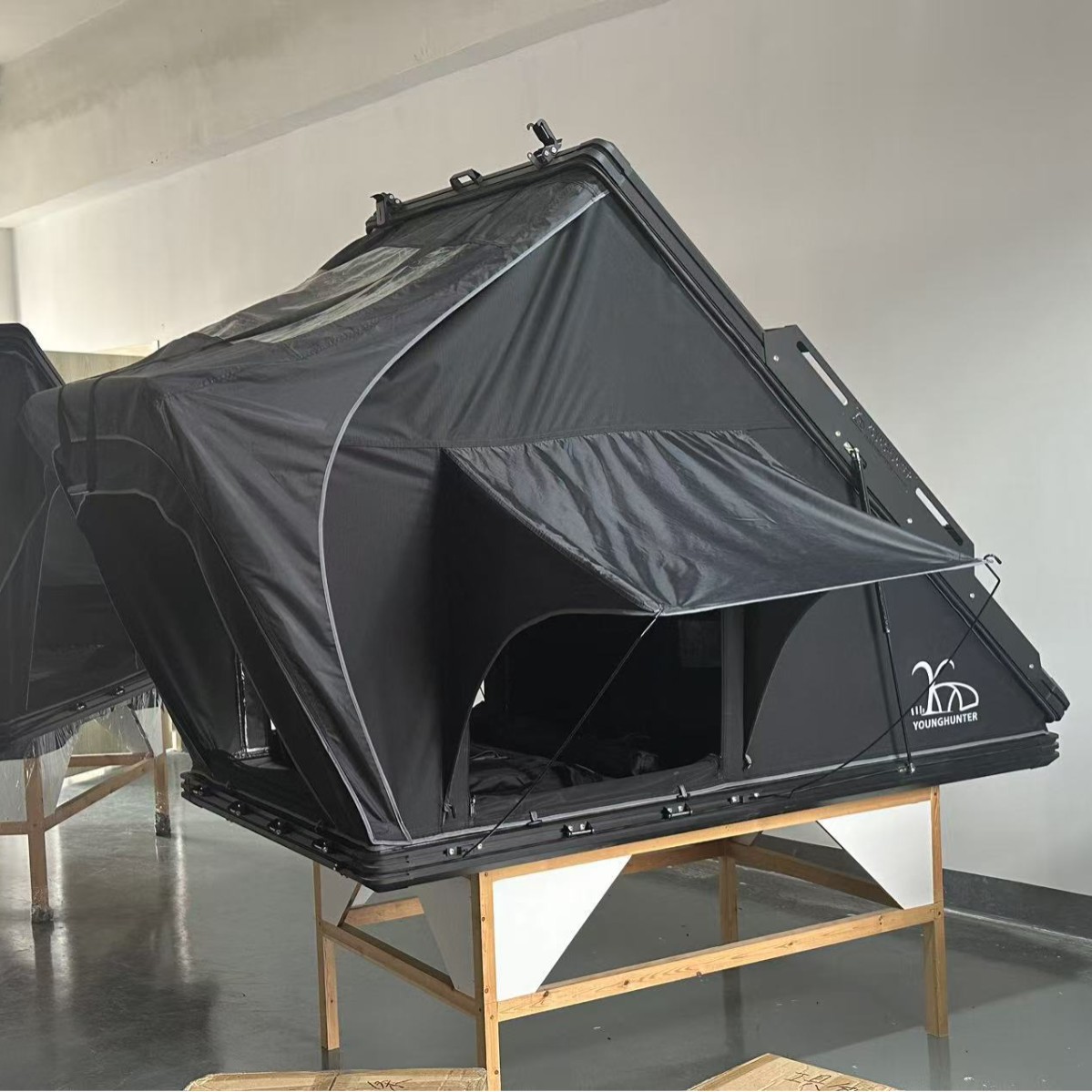 Tabla personalizada de aleación de aluminio triangular carpa de techo de alta velocidad SUV carpa de vehículo todoterreno duro carpa de techo duro