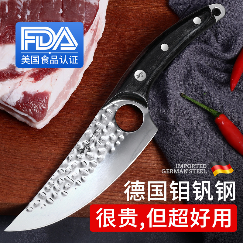狂暴なサメは骨刀を切ります。ドイツの肉屋は豚刀を殺します。