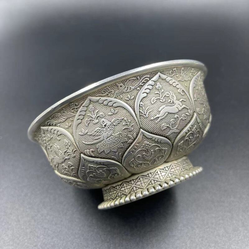 Antique-Style Silver Bowl with Carved Lotus Petal Pattern, Vintage Craft Ornament, Silver-Plated Classical Home Decoration Collectible
