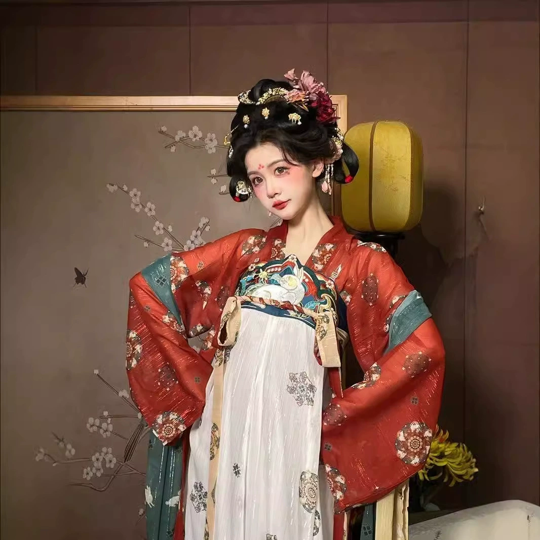 Танский костюм в китайском стиле