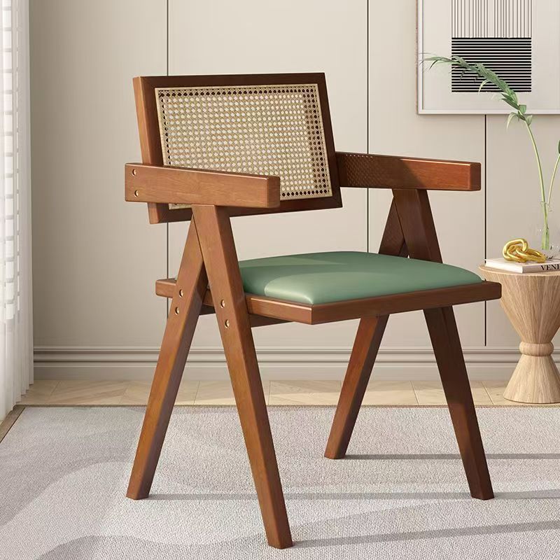 フレンチレトロダイニングチェア 家庭用 中世風無垢材椅子 ダイニングテーブルチェア インターネットで話題のレストラン用籐編み背もたれ椅子