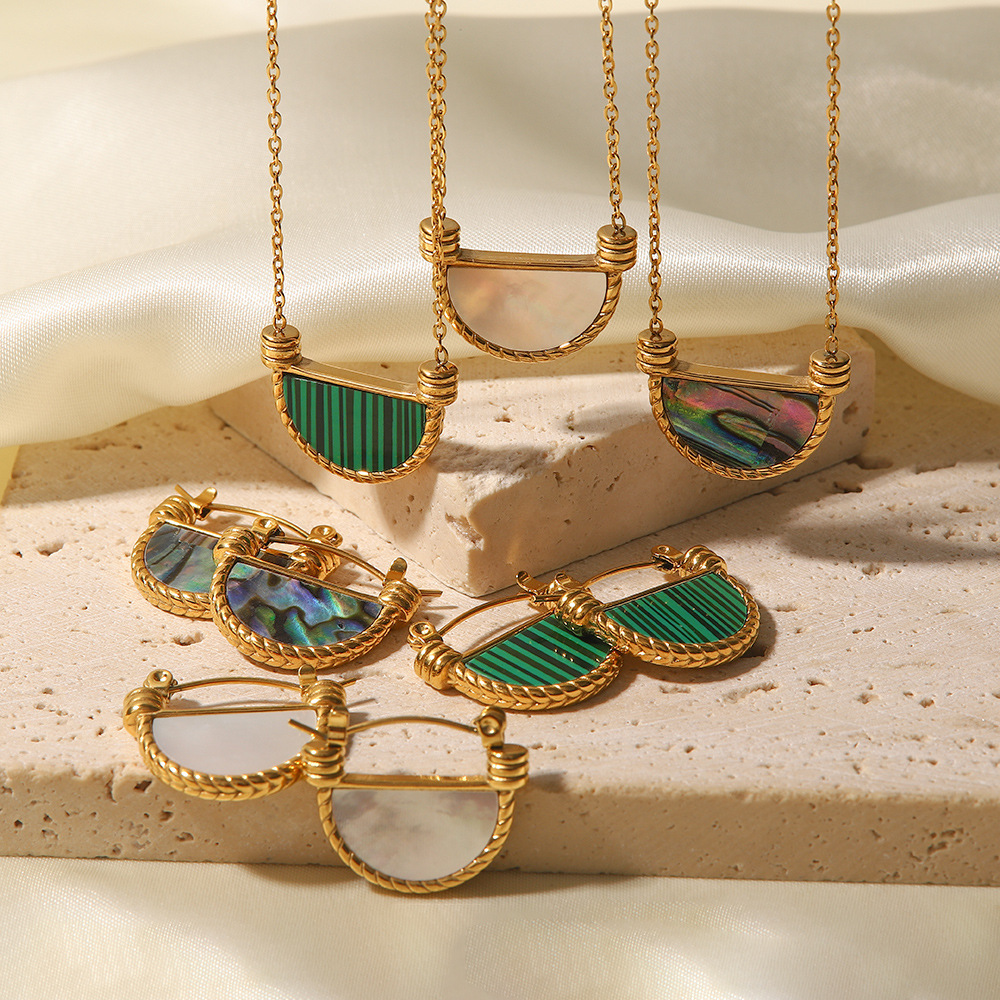 Elegant Semicircle Stainless Steel Titanium Steel Inlay Shell Pendant Necklace