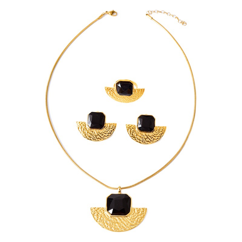 Artístico retro en forma de abanico collar transfronterizo tallado cuadrado diamante joyería titanio acero pendientes suéter cadena Luz de lujo estilo traje al por mayor