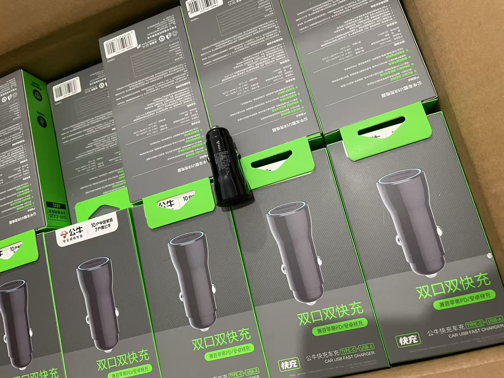 Bull Pd20W Car Charger Apple Android Universal One-To-Two Car Cigarette Lighter