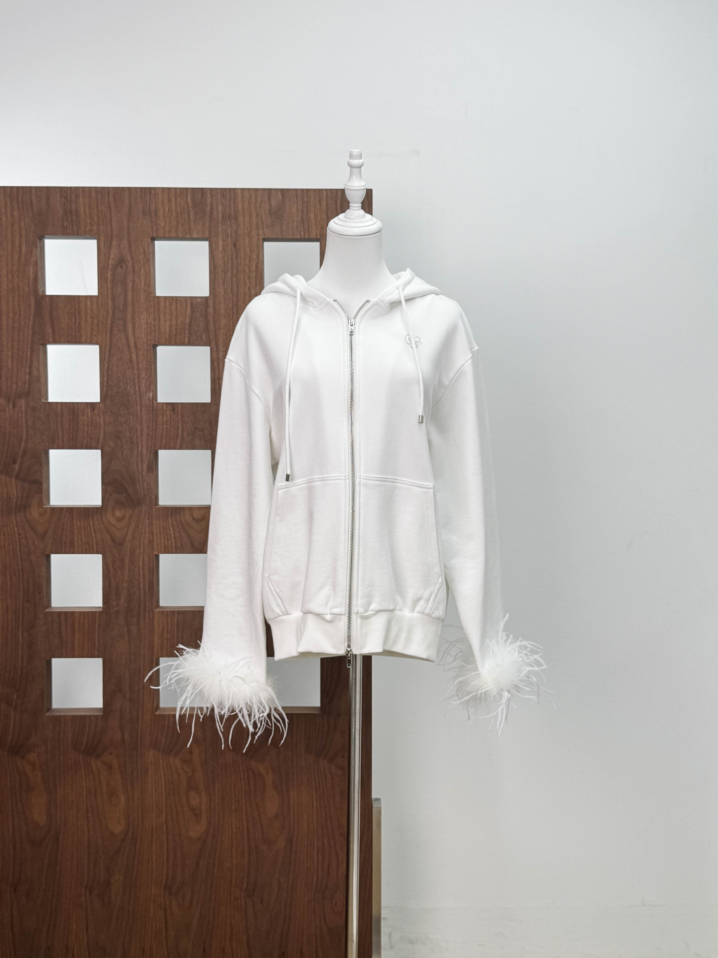 Estación europea nicho amor caliente taladro de avestruz pieza de lana de principios de otoño chaqueta francesa suelta chaqueta de otoño con sombrero