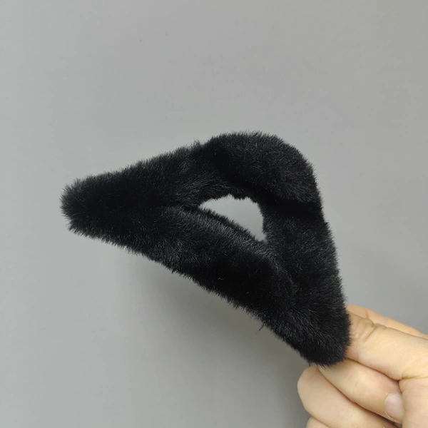[黑色三角毛毛抓夹12cm]