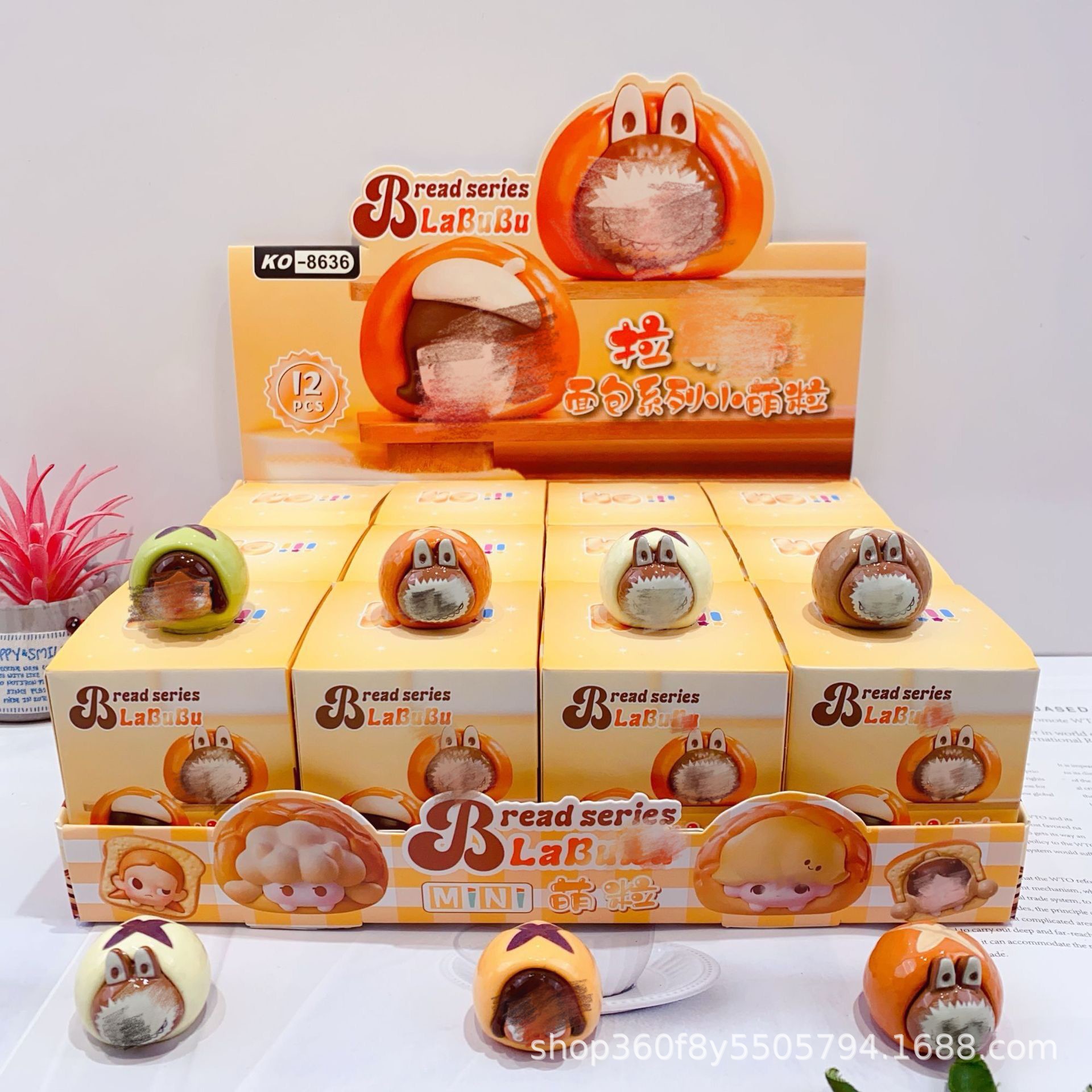 Caja ciega flocada de dibujos animados de tela rabu, lindo y lindo grano de alto valor, mini muñeca, modelo de decoración de escritorio, regalo