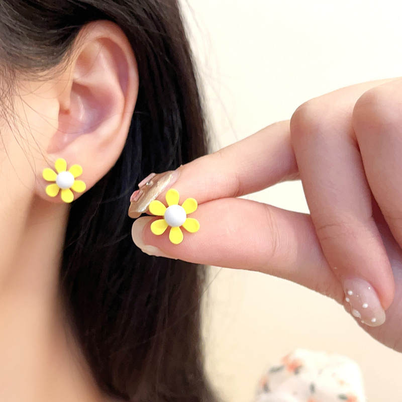 Cute summer fresh yellow fashionable elegant small earrings