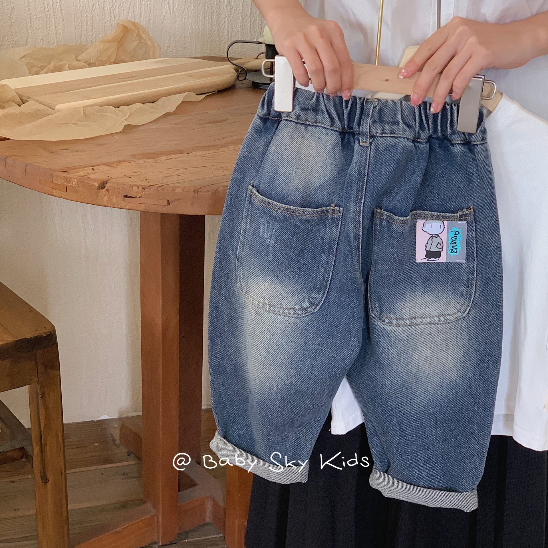 Barnbyxor 2023 Bangcheng höstpojkar Koreansk tecknad ficka Bokmärke Stilig mångsidig jeans F0311_voghion.com