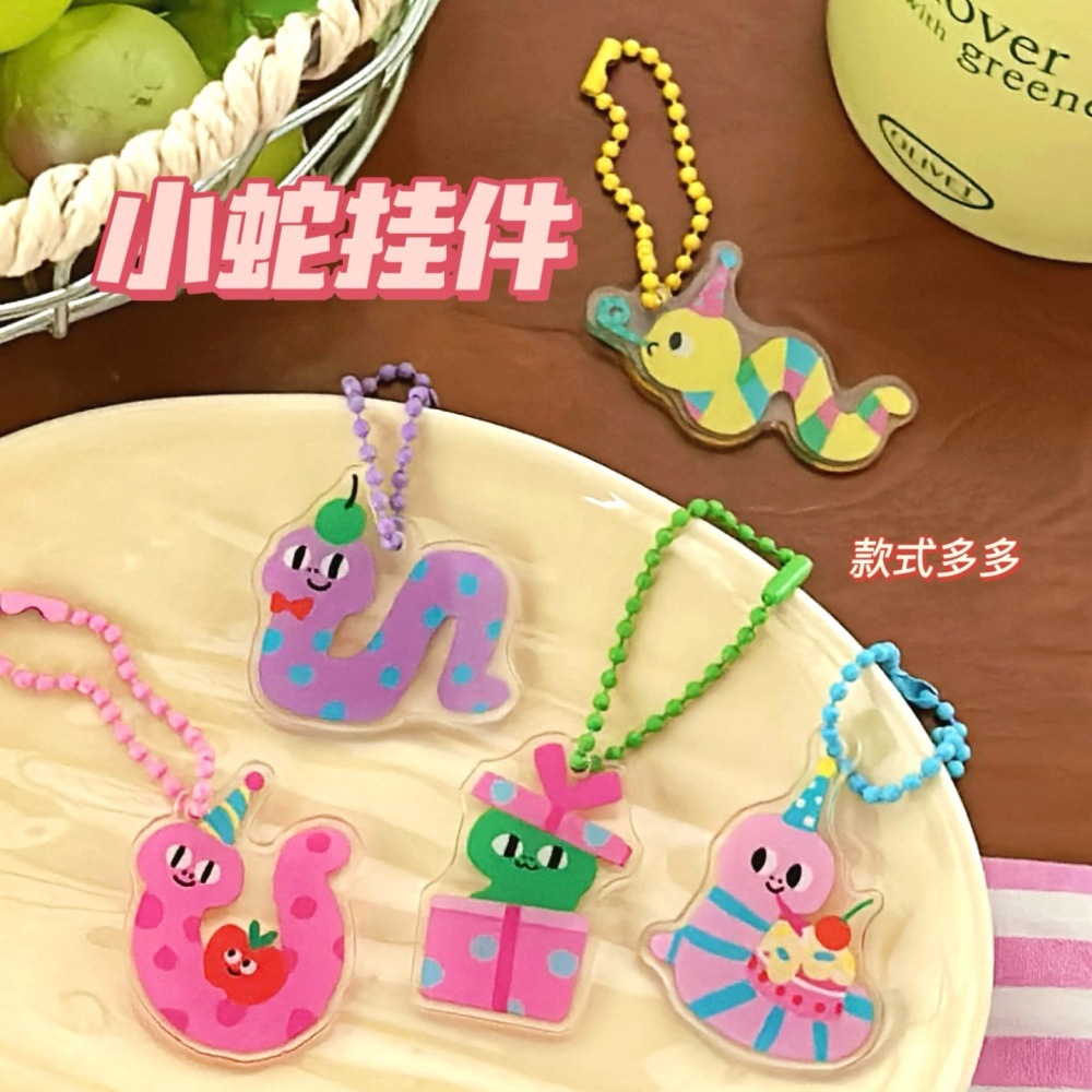 Serpiente adorable colgante acrílico año de la serpiente regalo de dibujos animados amigas pareja llaver colgante colgante al por mayor