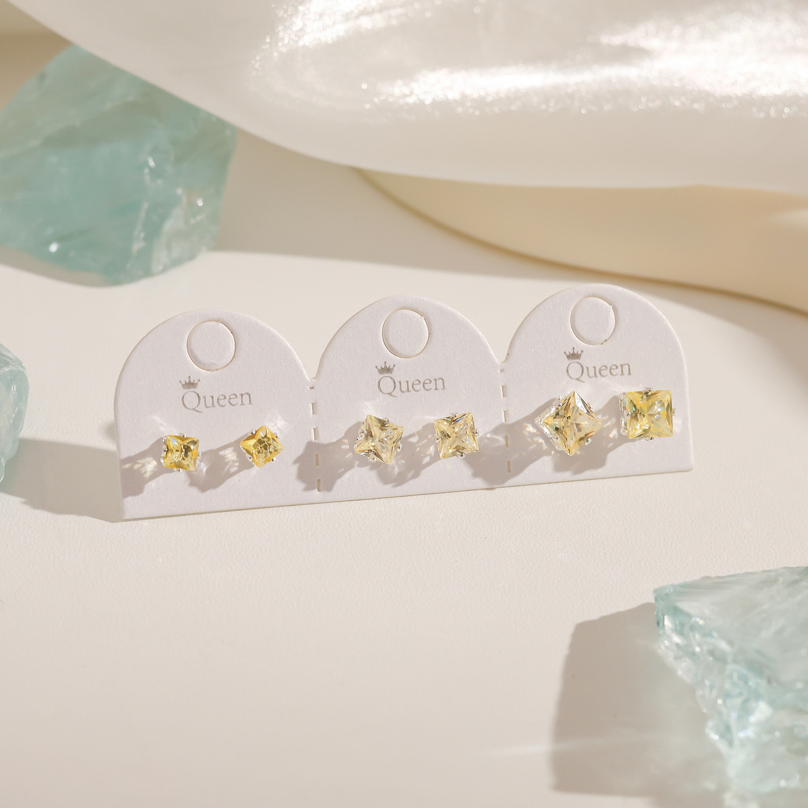 Juego de pendientes de aguja plateados, sencillos y compactos para mujer, pendientes geométricos en forma de corazón, bonitos, dulces y versátiles, venta al por mayor para puestos de mercado