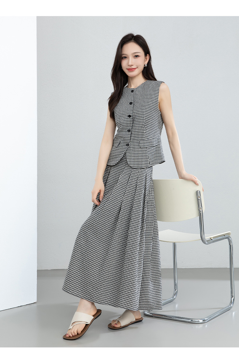 Áo gile nữ cổ tròn kẻ sọc đen trắng phối chân váy linen cạp chun — Áo gi lê - 66080 ô đen trắng chi tiết 18