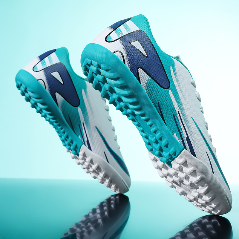 Nuevos zapatos de fútbol masculinos y femeninos transfronterizos nuevos clavos bajos AG clavos estudiantes jóvenes asesinos zapatos de fútbol spot