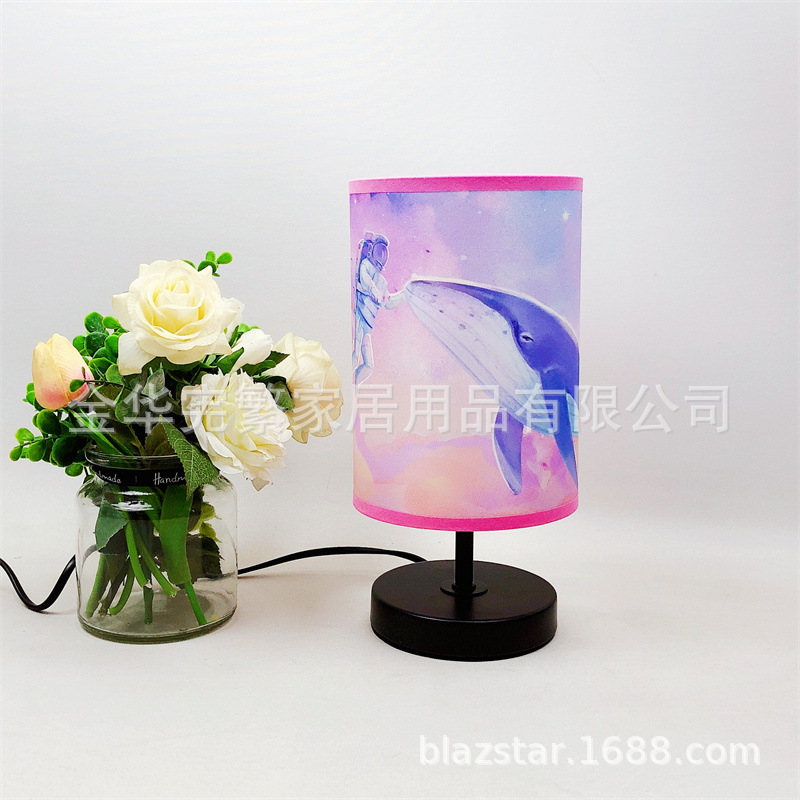 Nuevo espacio transfronterizo alza habitación de los niños dormitorio lámpara de mesa de dibujos animados anime LED regalo decoración popular