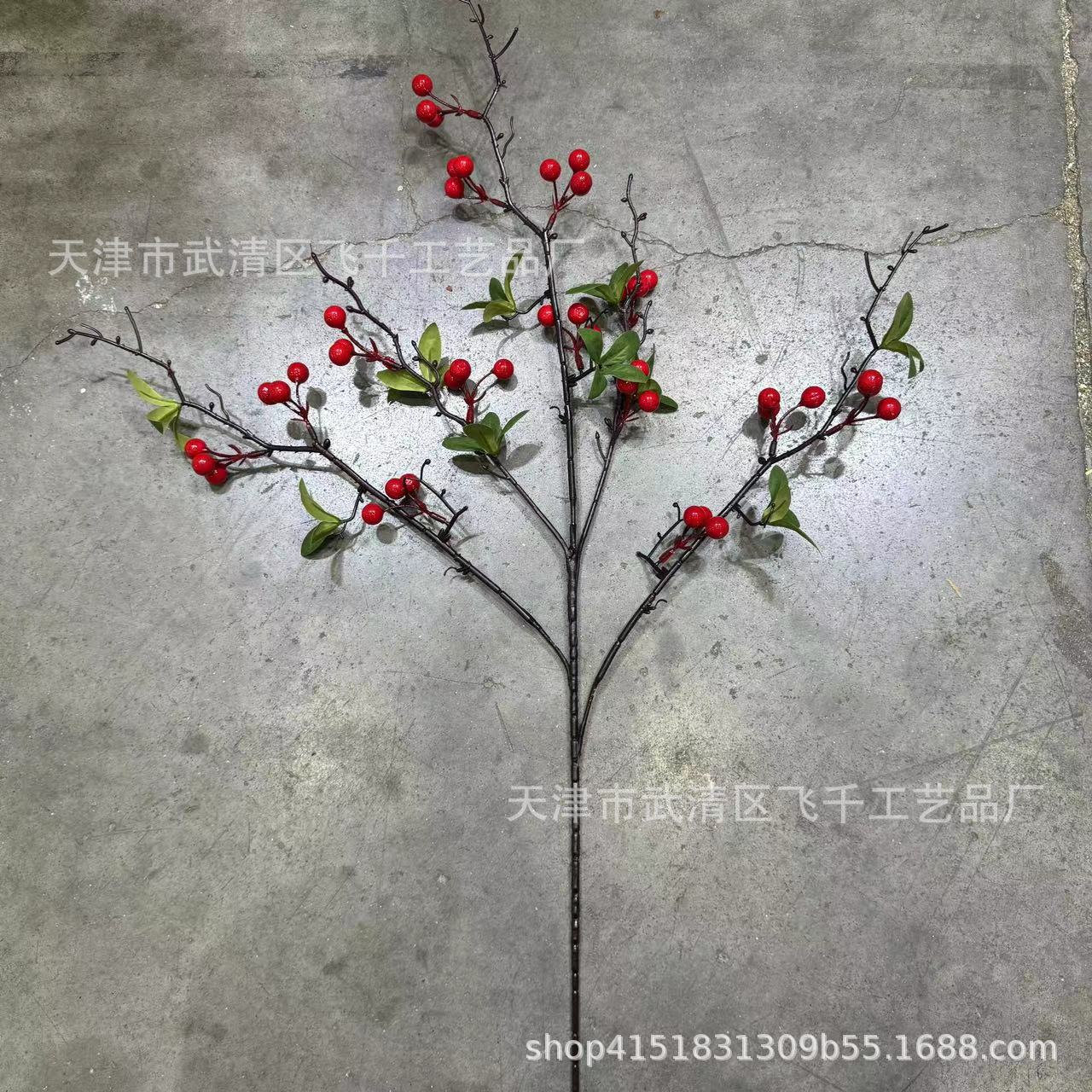 녹색 잎과 붉은 과일