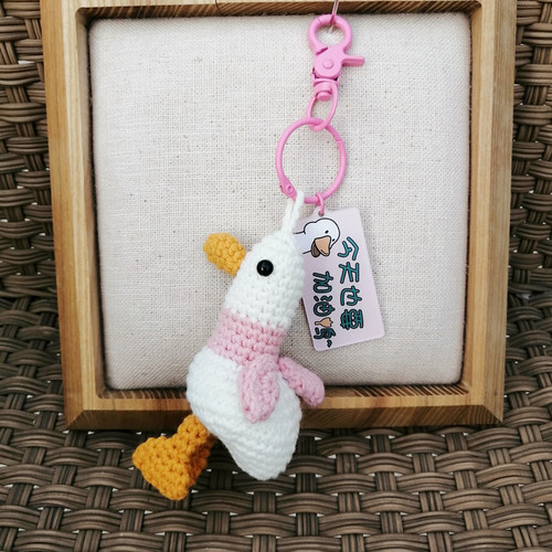 New autumn and winter crocheted knitted wool internet celebrity duck cute pendant couple cheer duck keychain rush duck car hanging