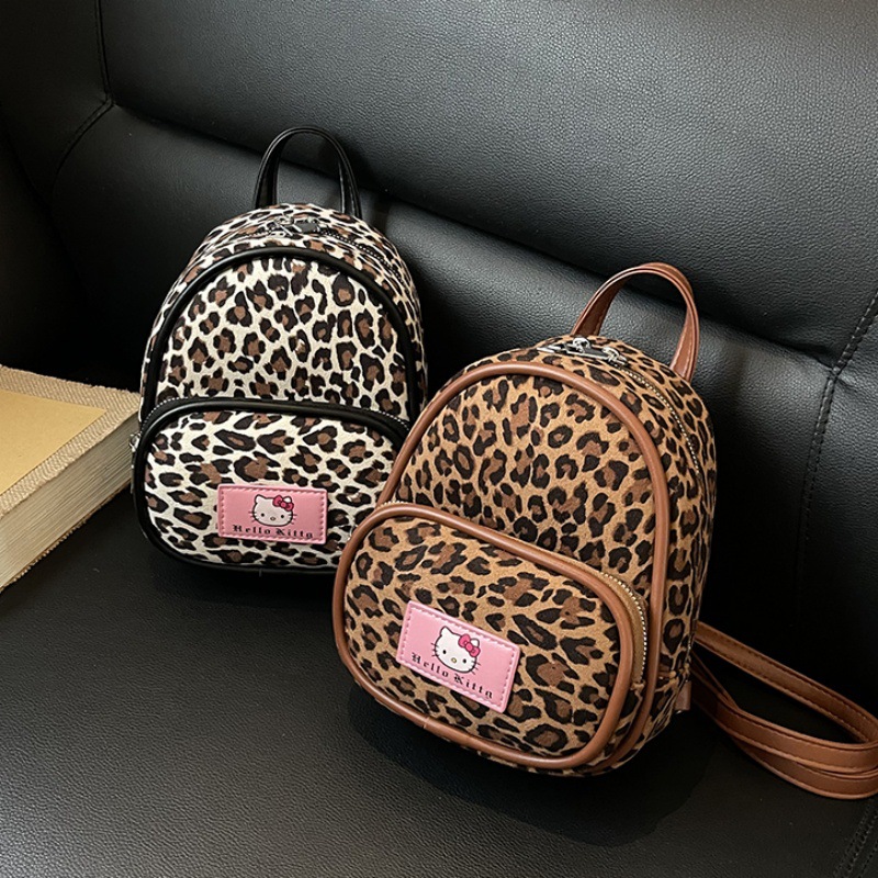 Fashionable small backpack