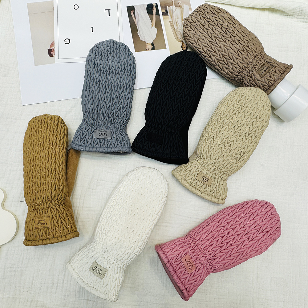 Invierno nuevo creativo de moda guantes de calentamiento estampado de esmalte grueso guantes antifrío de alta cara al por mayor