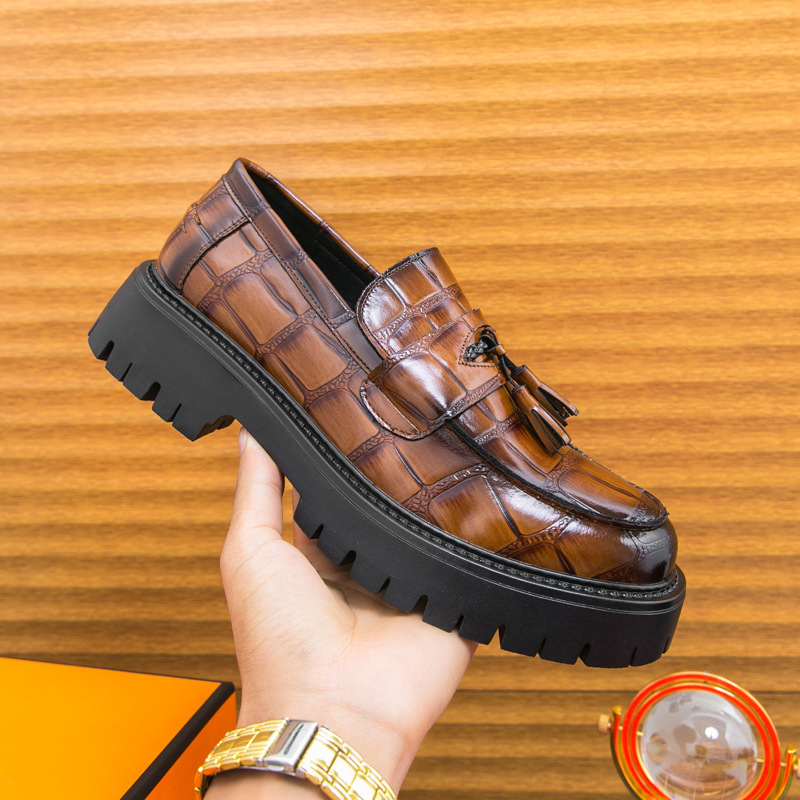 2025 nuevos zapatos de cuero bajos de negocios de gran tamaño transfronterizos de estilo británico de moda zapatos de suela gruesa de todo fósforo para aumentar los zapatos de hombre