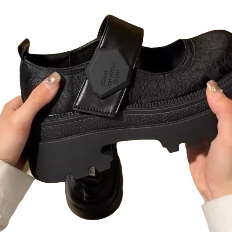 Zapatos de cuero bordados de impresión china de fondo grueso para mujeres 2024 verano nuevos zapatos de estilo británico retrógrado mary-zhen